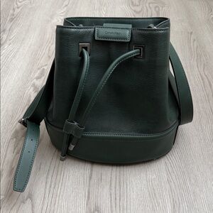 Calvin Klein - Dark Green Shoulder/Bucket Bag 💚✨
